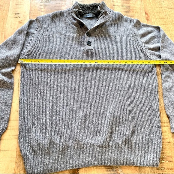 Oscar De La Renta Gray Cable Knit Sweater Sherpa-Lined Button Collar Size XL - Picture 6 of 12